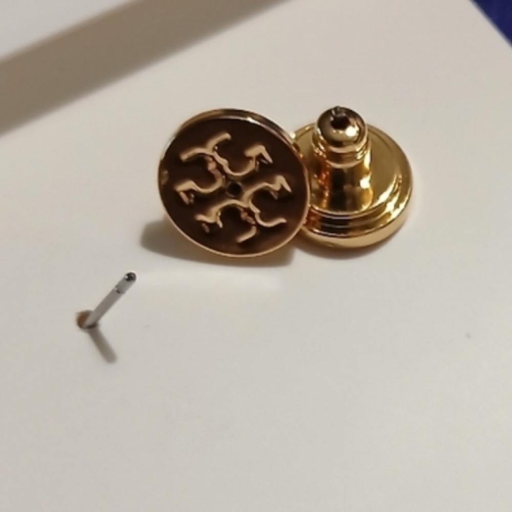NWOT Toryburch Stud Earrings With DUSTBAG - Picture 6 of 7